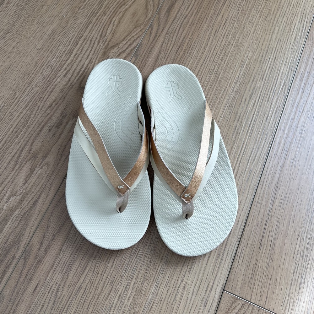 Kuru Kala Sieva Womens Beige Gold Walking Flip Flop Thong Sandals (Size 6??)